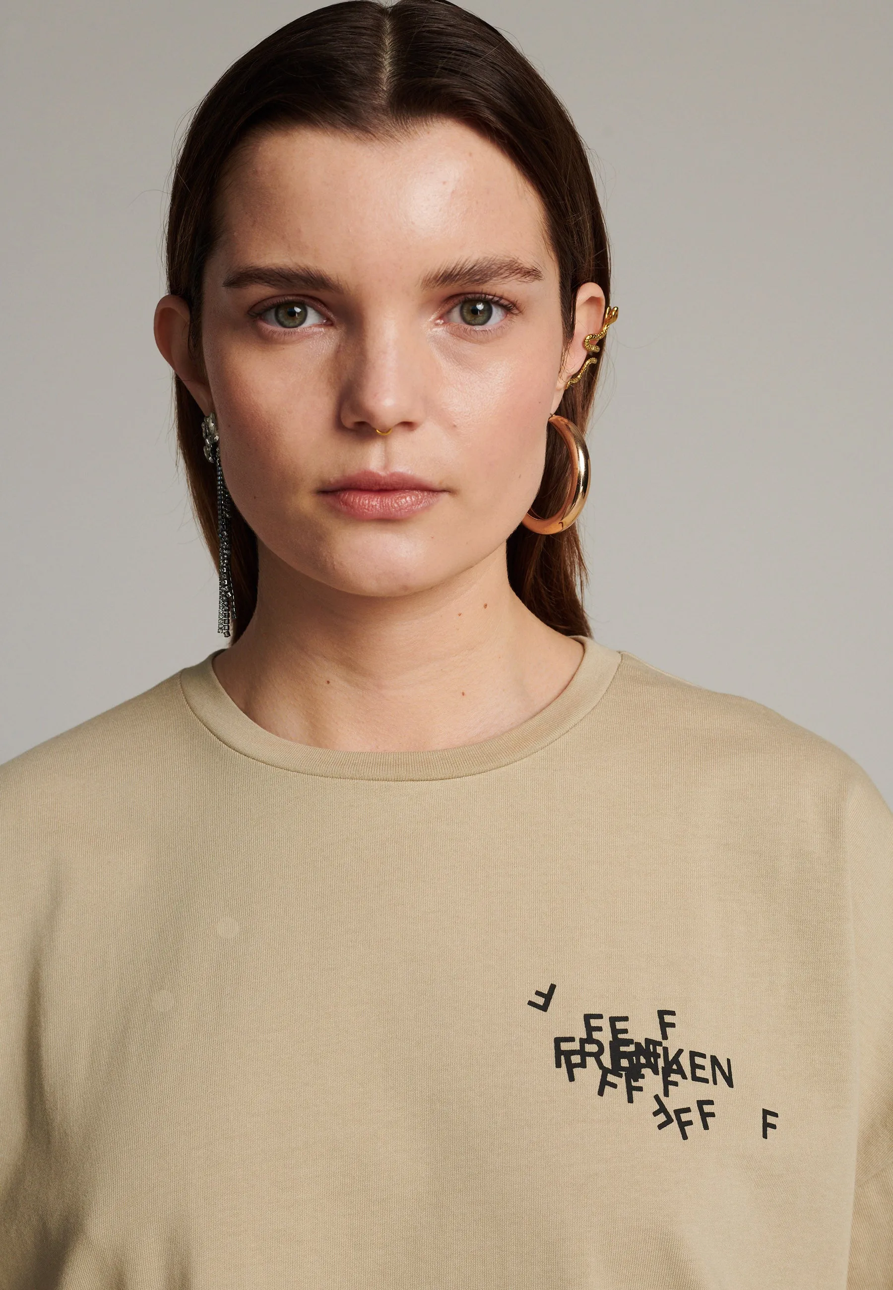 Cut loose fitted  jersey T-Shirt with cracked stamped logo beige