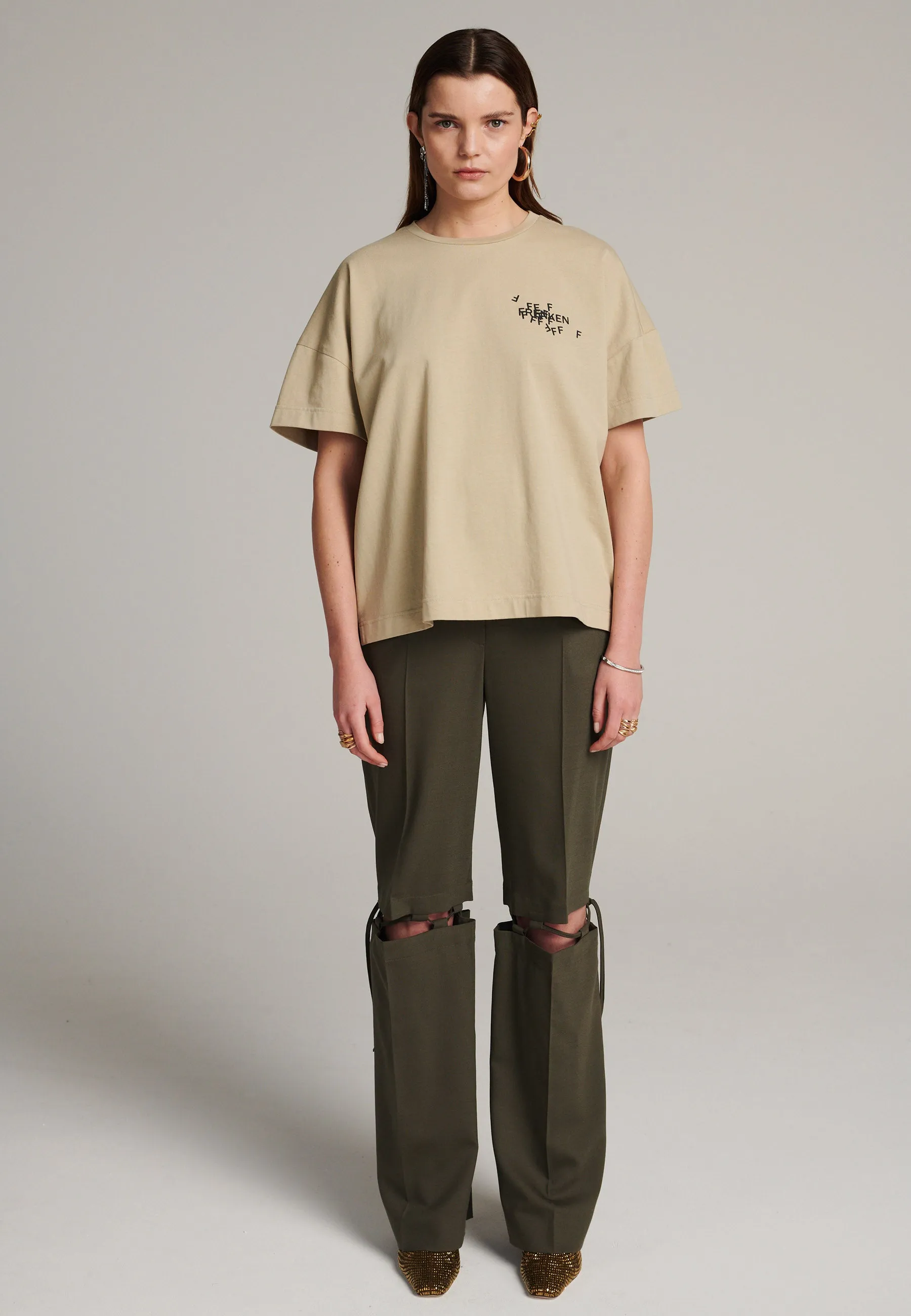 Cut loose fitted  jersey T-Shirt with cracked stamped logo beige