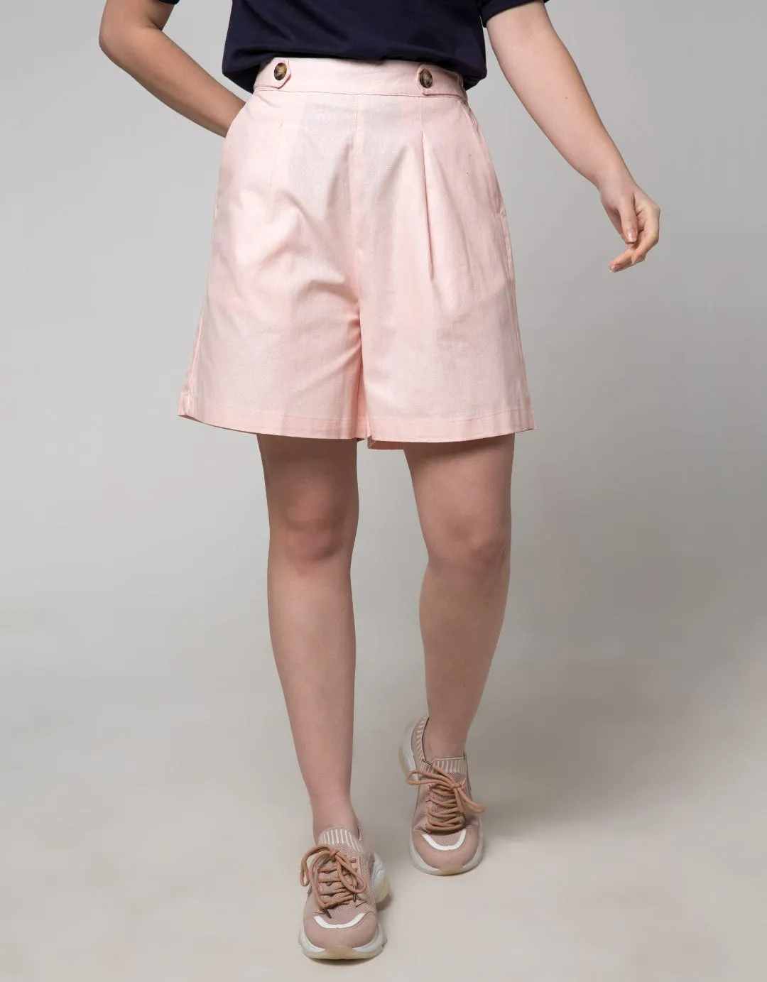 Details Basic Woven Celana Pendek Wanita