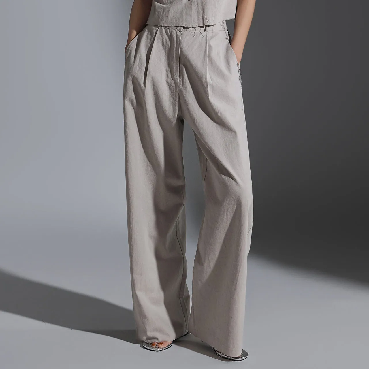 P3157 Pintuck Chino Pants